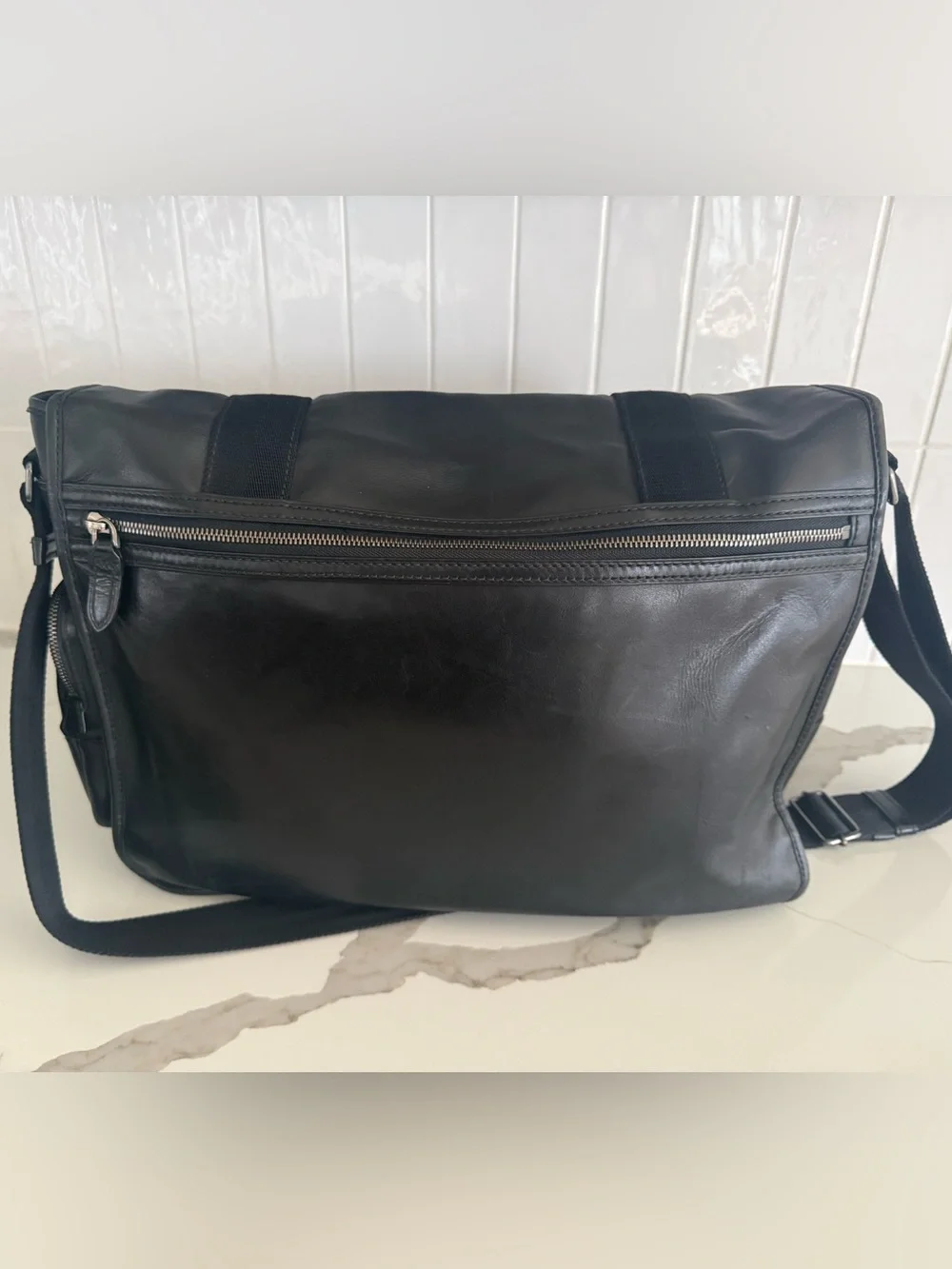 Men's Black Leather Crossbody Messenger Bag - Classic Utility Style